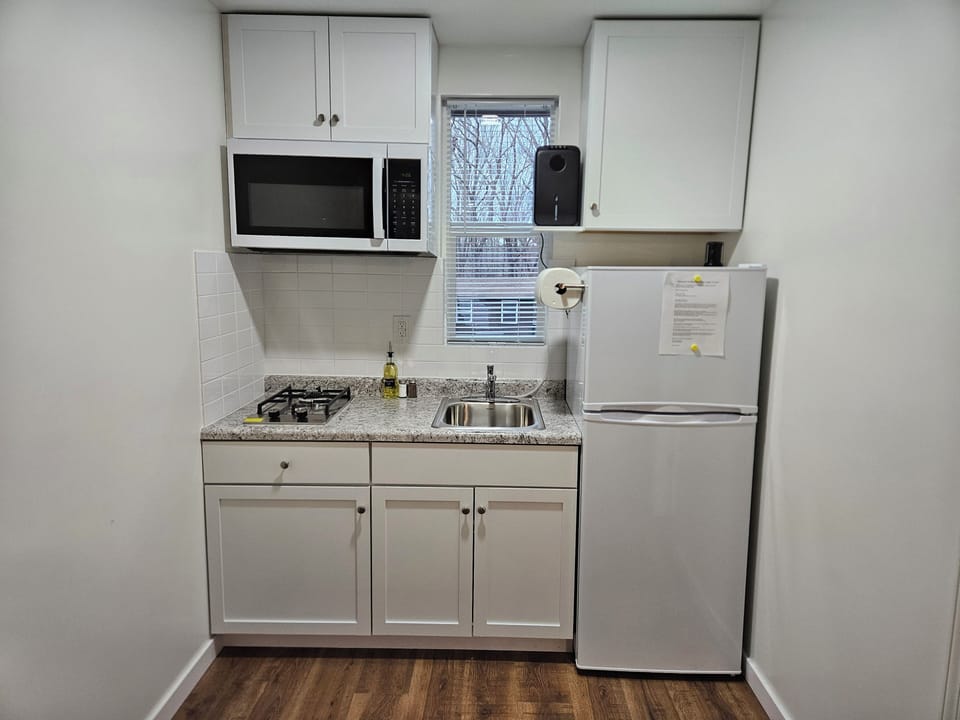 full kitchen 