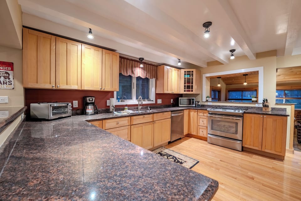 Well stocked kitchen for all of your cooking needs! 