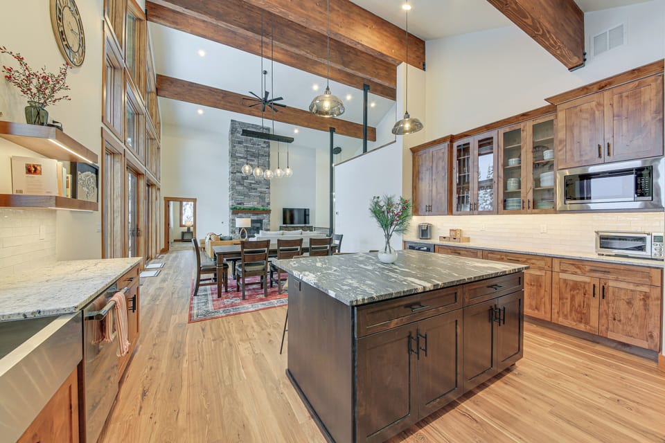 Kitchen | Main Level | Fully Stocked