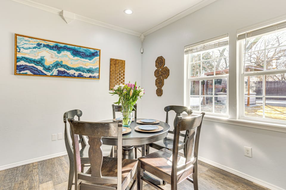 Dining Area | Dishware/Flatware Provided
