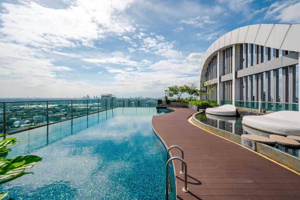 Please note that the skypool is n the other building 3 mins walk 34th floor