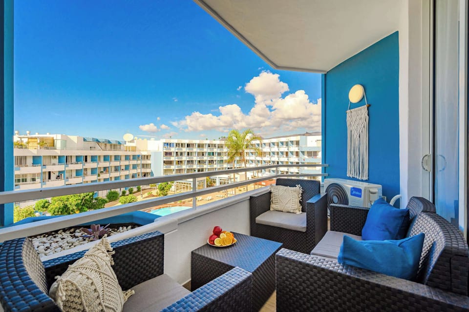 Balcony with Outside Furniture, Sea View and Pool View