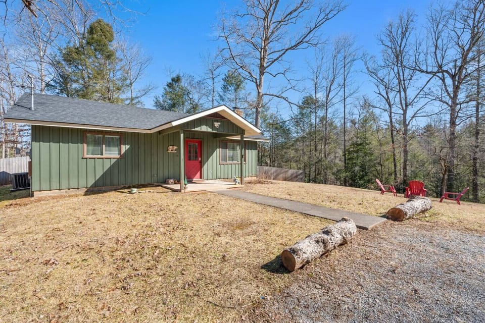 Welcome to Rocky Top Retreat. We are located less than 5 minutes from Rocky Top Sports World.