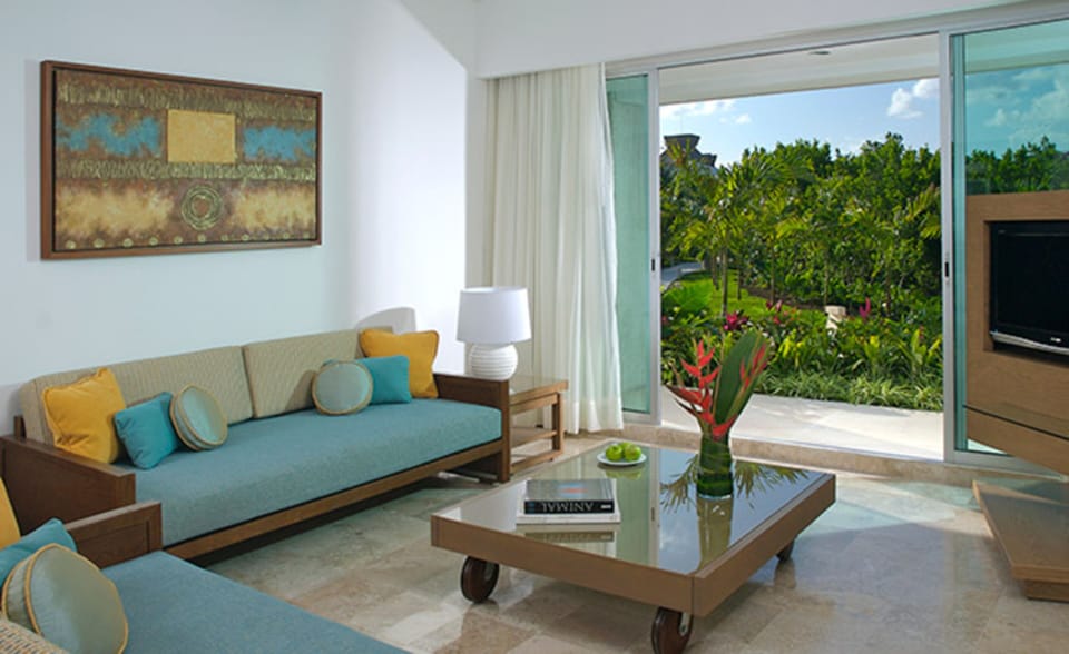 Family Room - couches pull out into a double sized bed. 