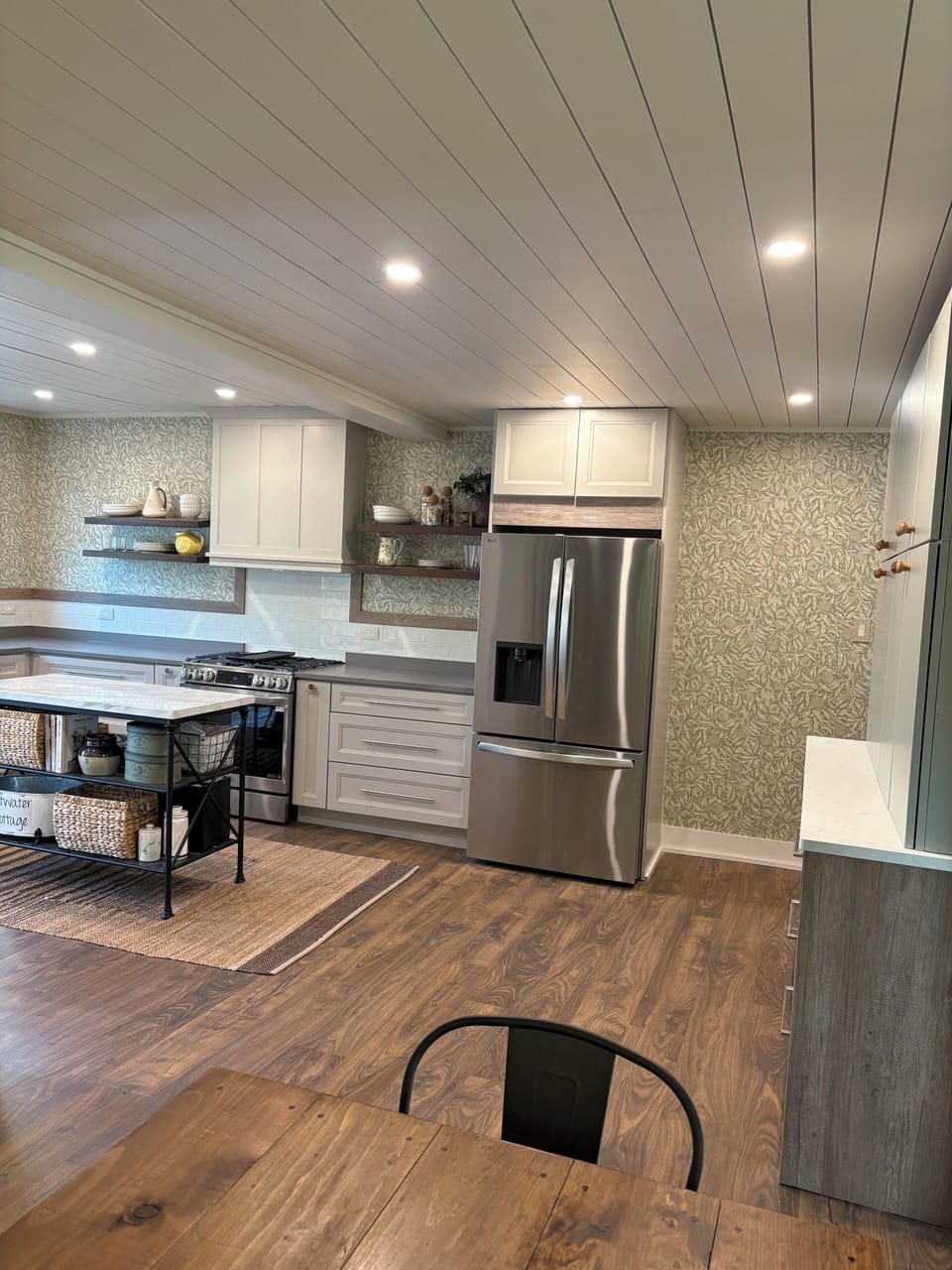 All new appliances, island for additional surface space...