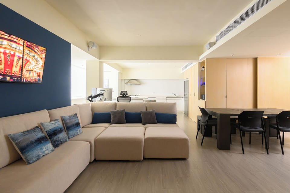 Living Room:
• 70" & 43" Smart TV
• Soundbar system
• Modular Sofa 
• Open Space