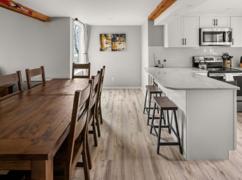 Spacious dining area with a large table — perfect for family meals, group gatherings, or après-ski dinners.
