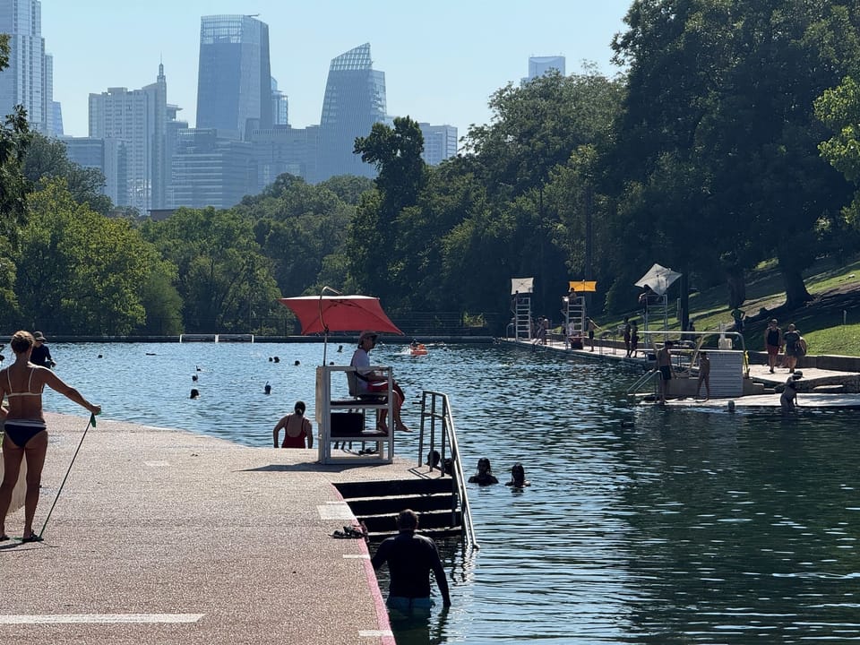 11 min drive to Barton Spring Pool!