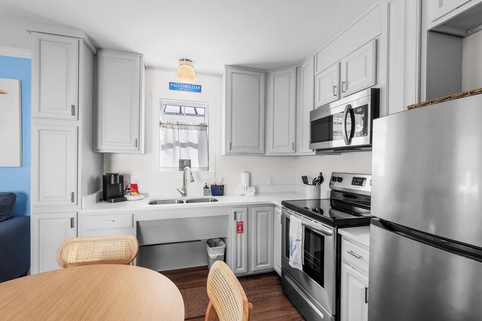 Full, well equipped kitchen for convenient, easy meal prep and dining