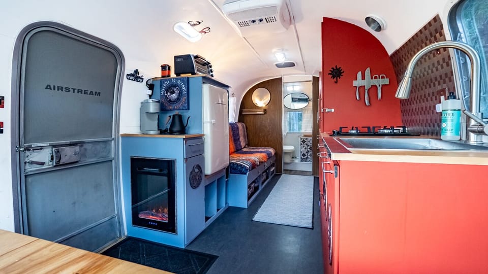 Cozy dining area. There is a Keurig coffee maker and an electric kettle provided