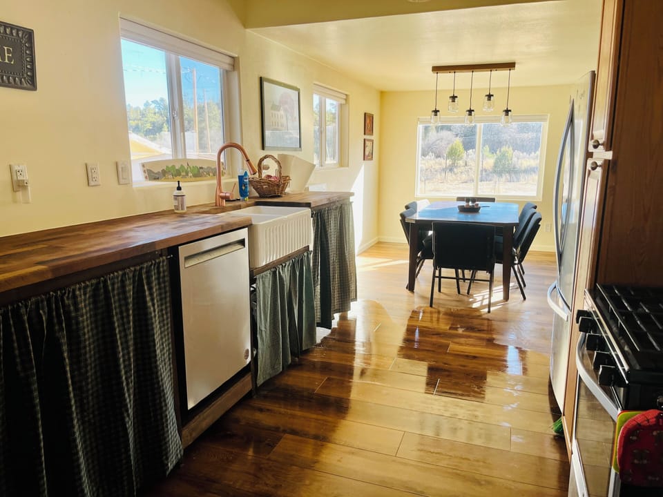 Beautiful kitchen, equipped to cook for a crowd!