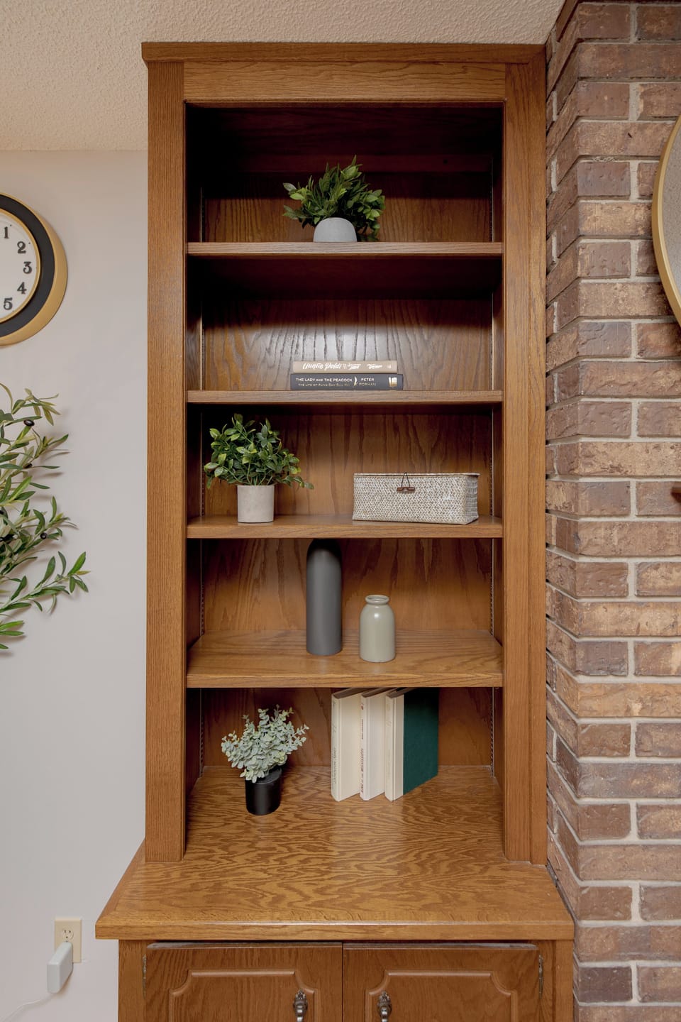 Living room w/Large TV 
