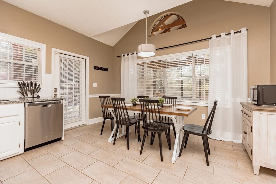 Kitchen/Dining Room combo