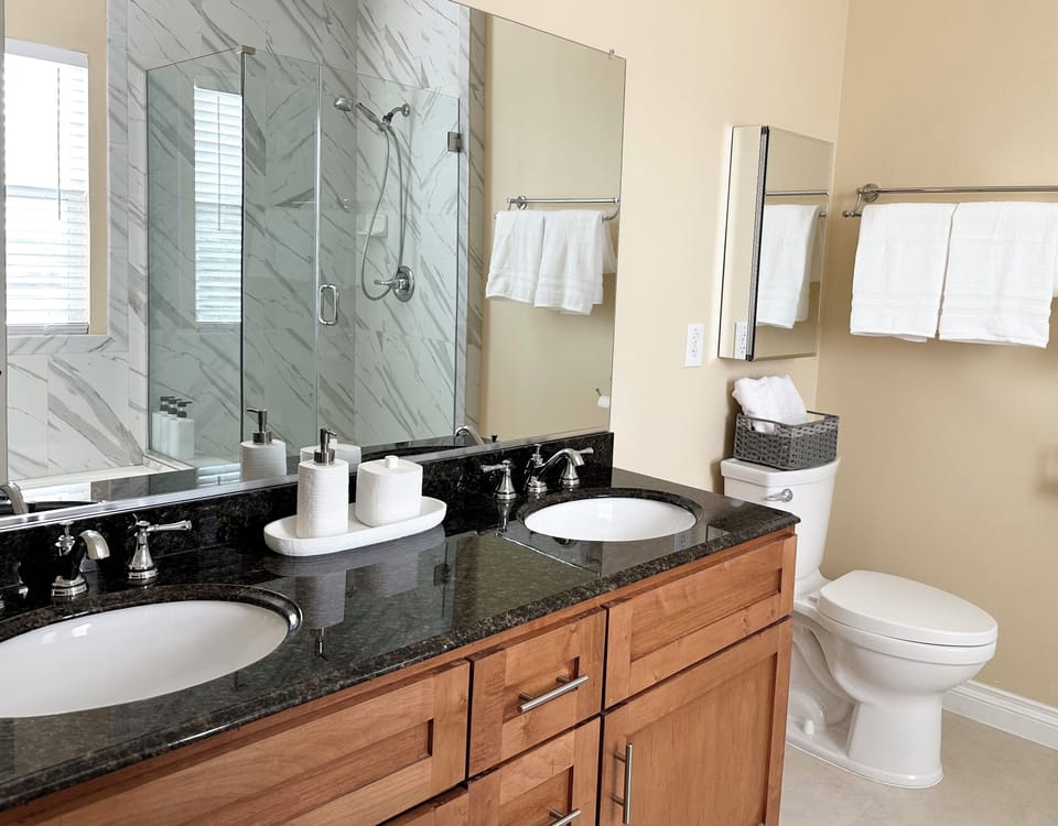 Third floor - Master en-suite restroom #4