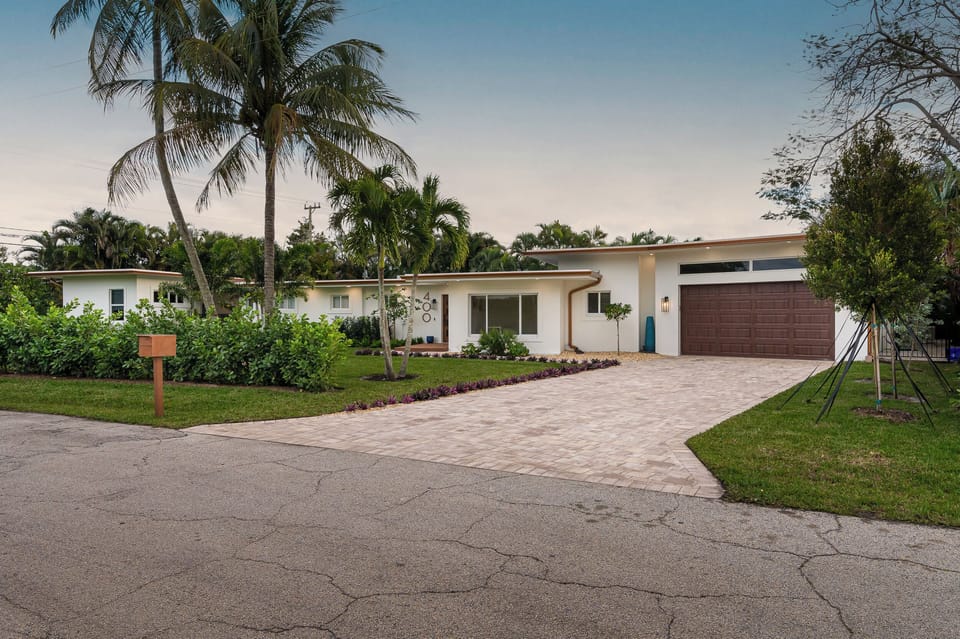 Coastal Mid-Century Modern Luxury in Delray Beach