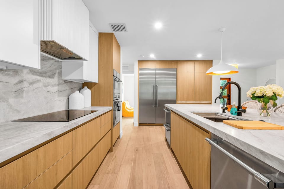 Thermadore Induction stovetop, wine fridge, beverage drawers, all the cooking am