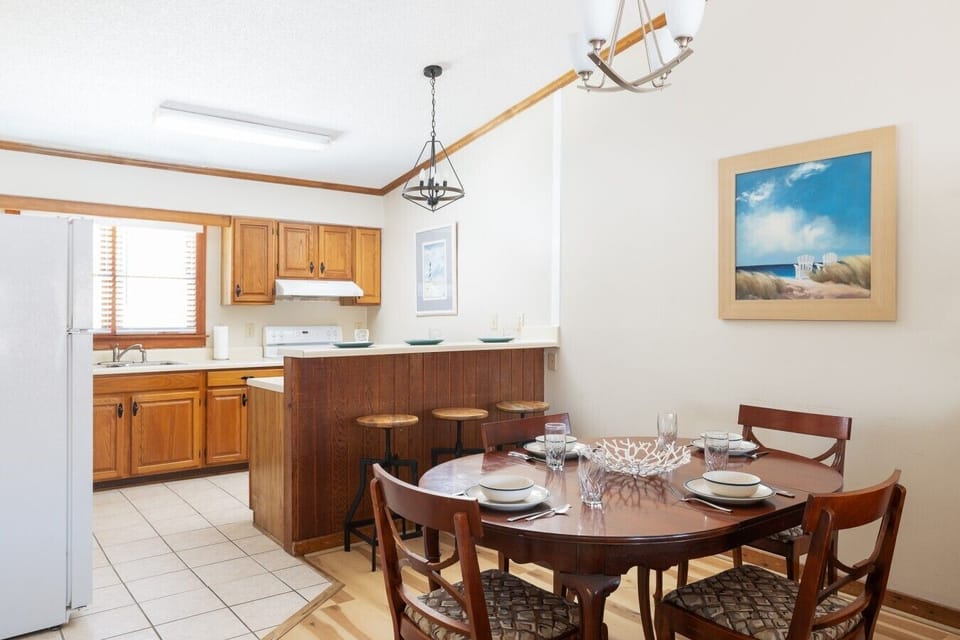 Fully equipped kitchen and dining area for family meals and seafood feasts.