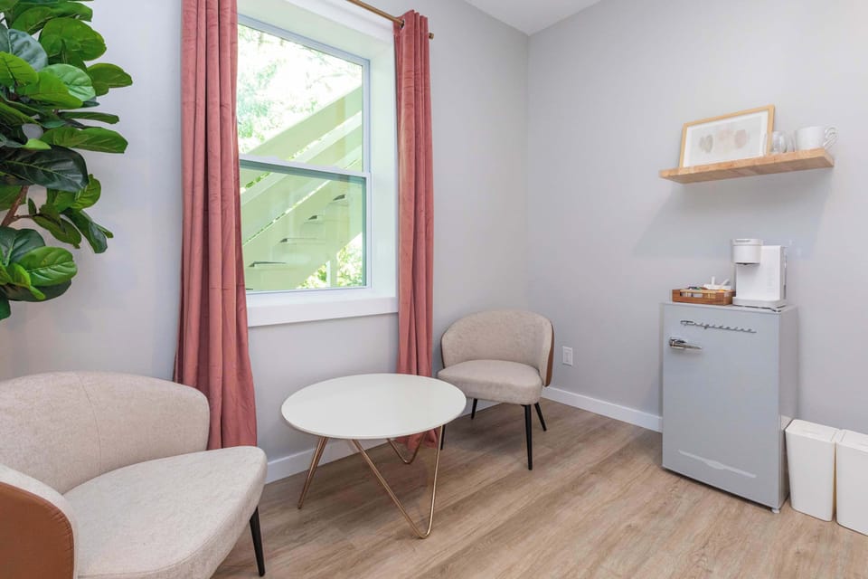 Azalea Suite Primary Bedroom