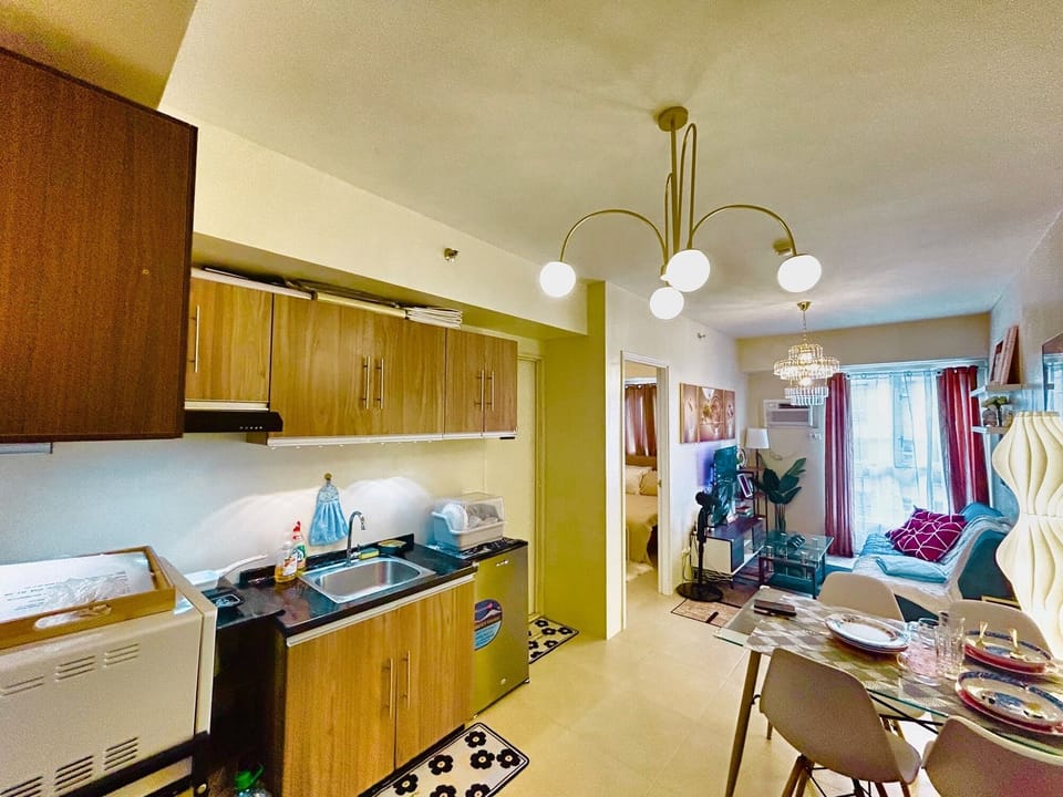 Queen bed with extra mattress – sleep comfortably near Manila airport