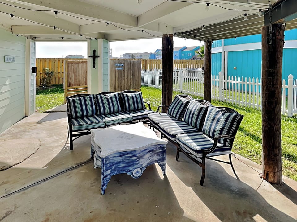 Covered Patio - Outdoor Seating