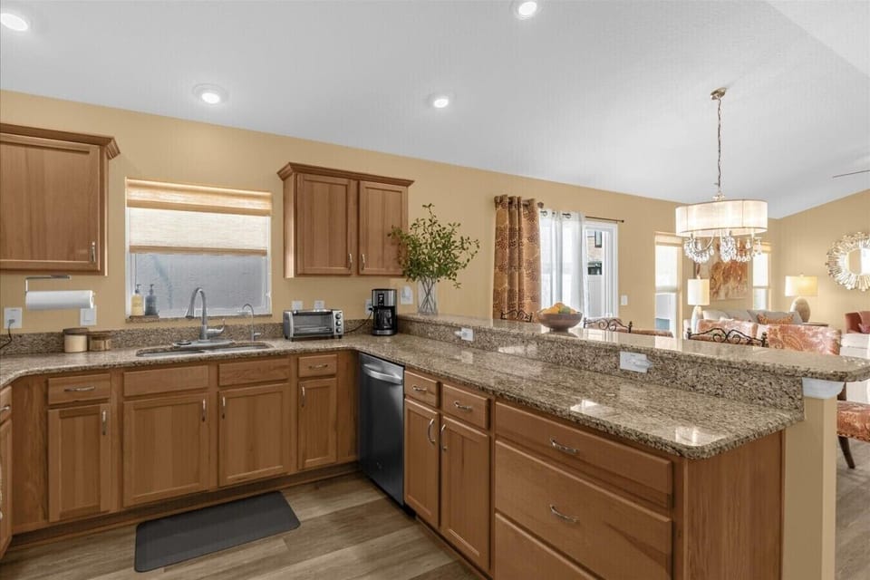 18-3368 Sebastion Ave  (10)