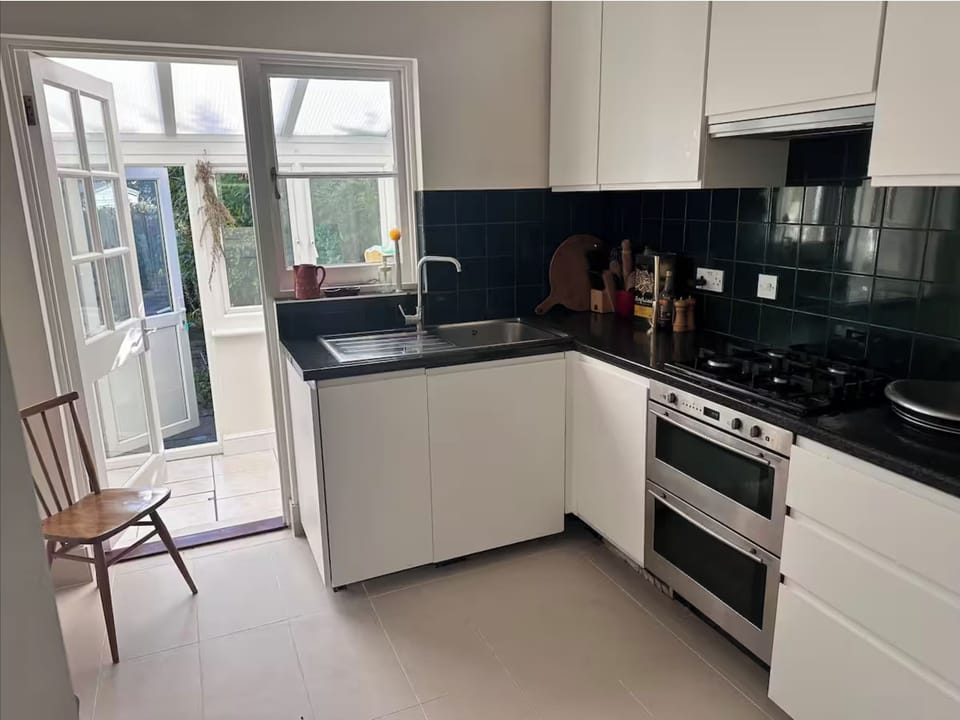Fully equipped kitchen.