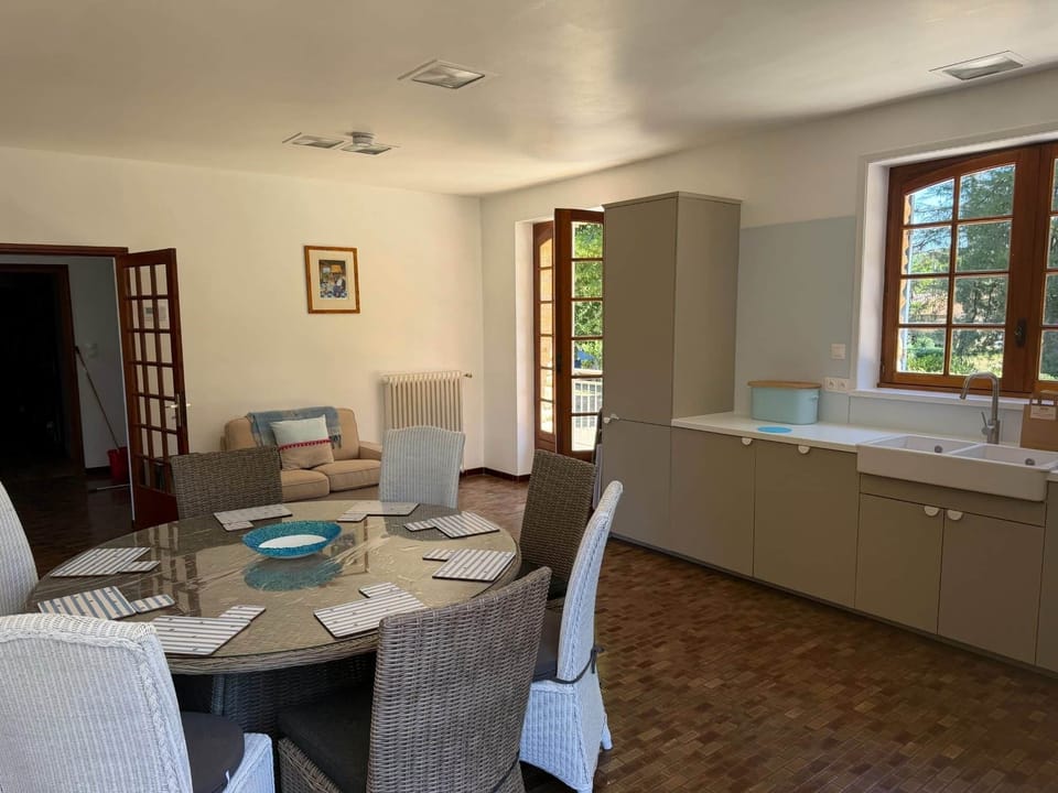Modern kitchen facilities at Maison Sérénité holiday rental