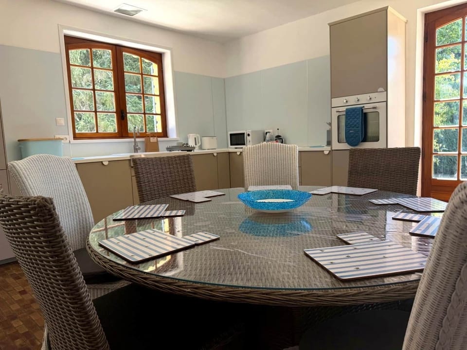 Bright kitchen dining area overlooking Dordogne gardens