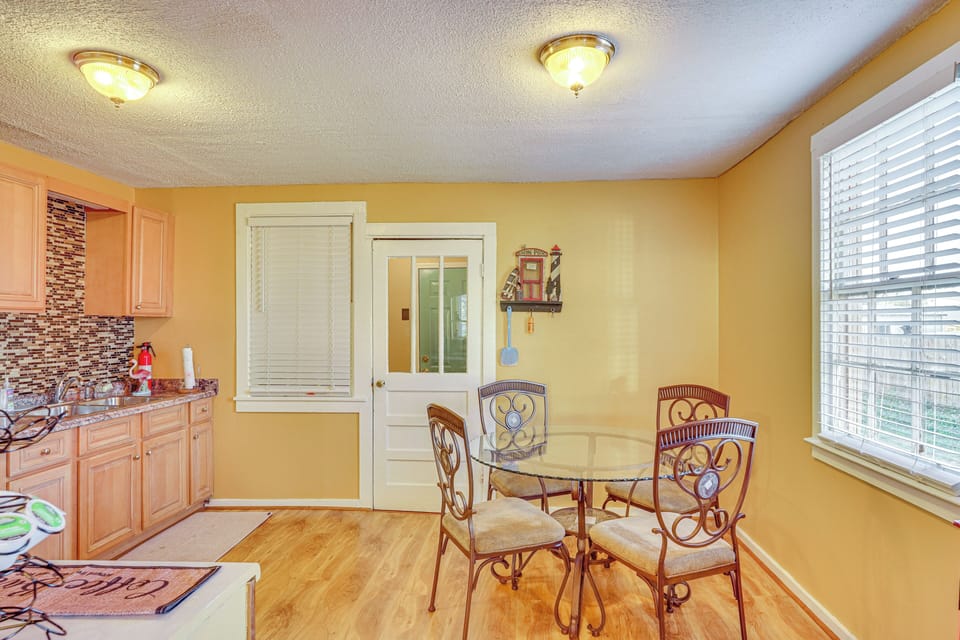 Dining Area | Dishware & Flatware Provided | Central A/C & Heat