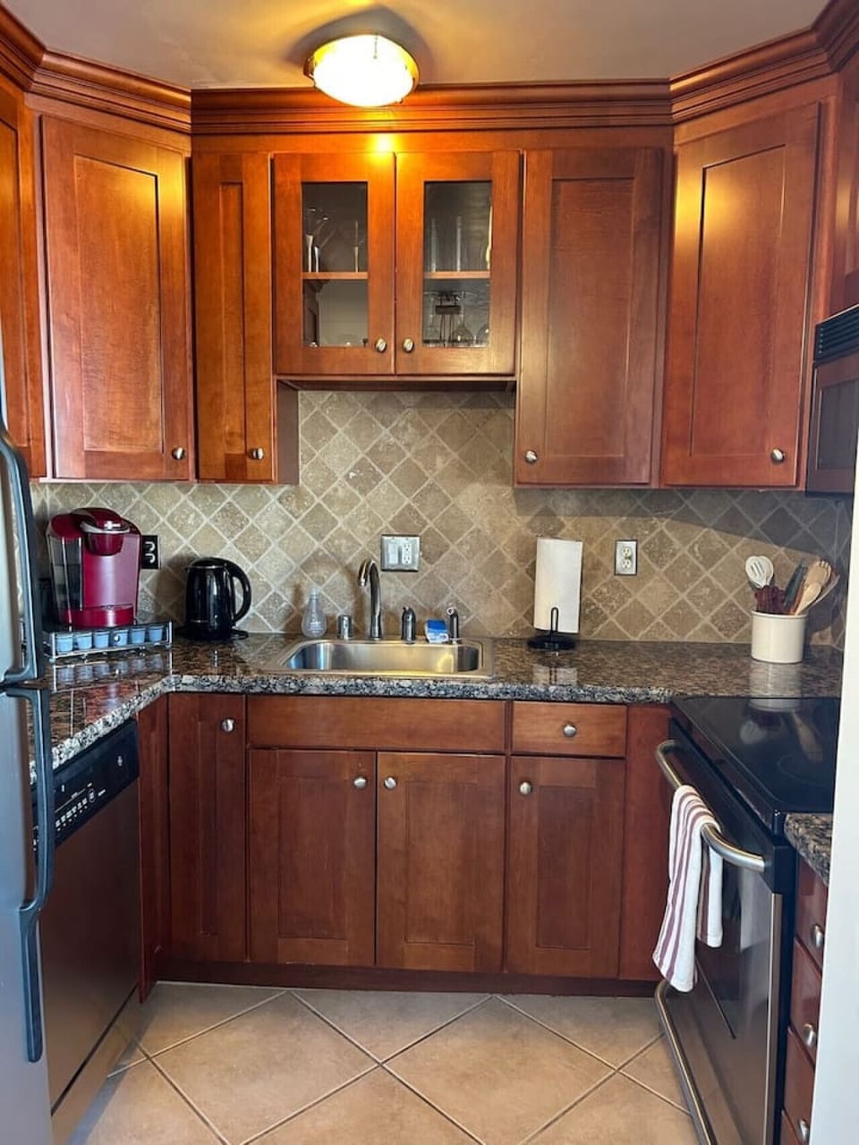 A well stock kitchen with all the amenities makes mealtime a snap.
