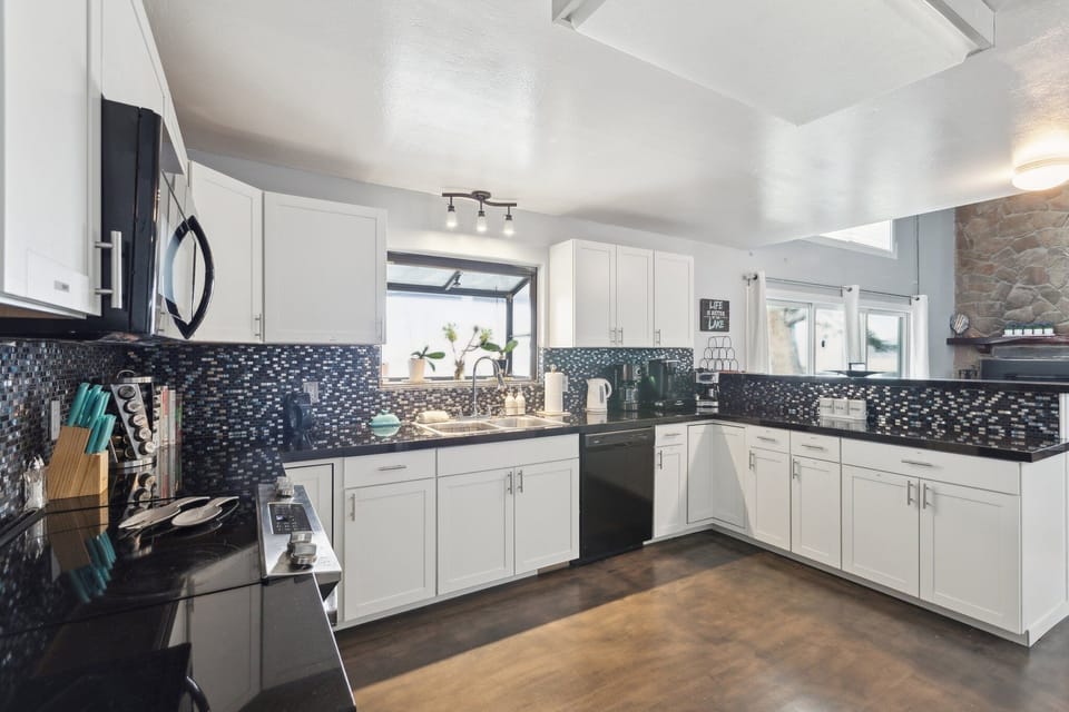 Indoors, Kitchen, Lamp, Sink, Sink Faucet