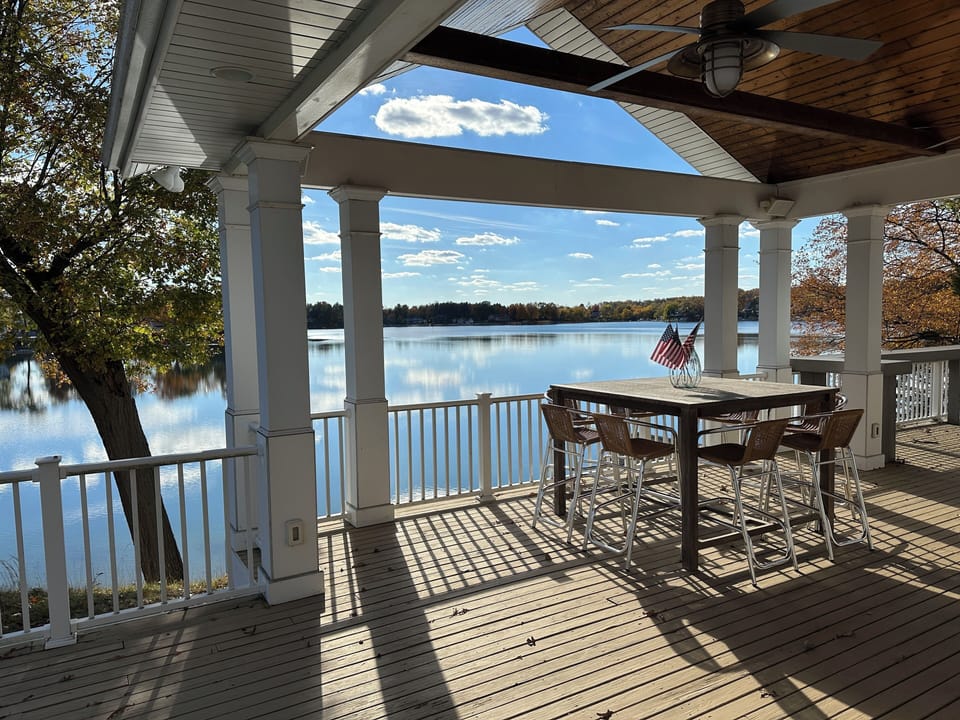 Back Deck overlooks Pine lake.