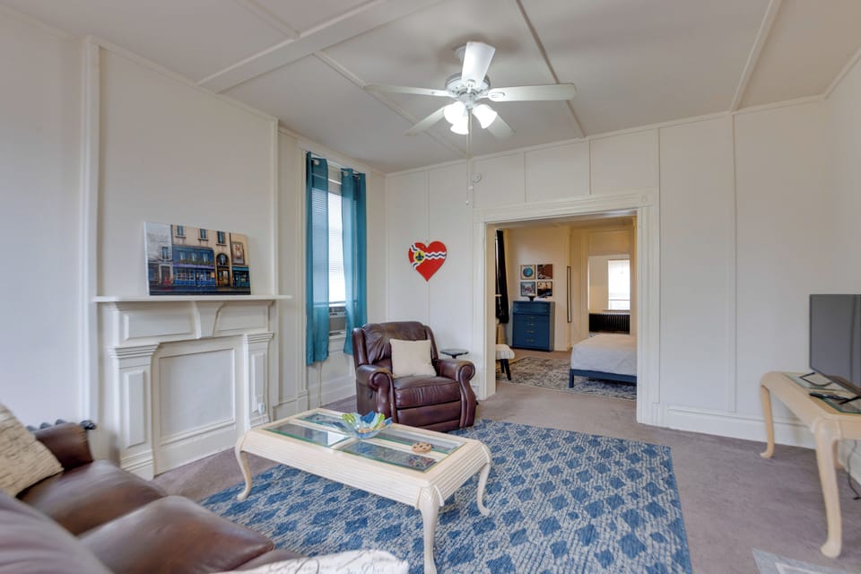 St. Louis Vacation Rental | Studio | 1BA | 850 Sq Ft | 3 Steps Required