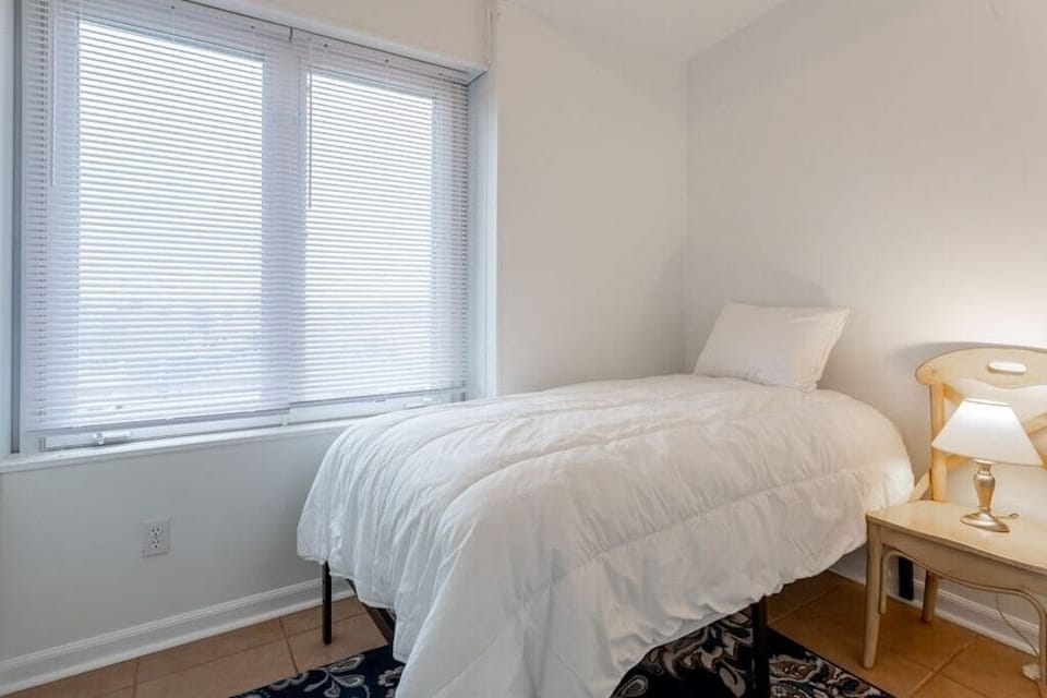 Alcove in Bedroom 4 with Twin bed