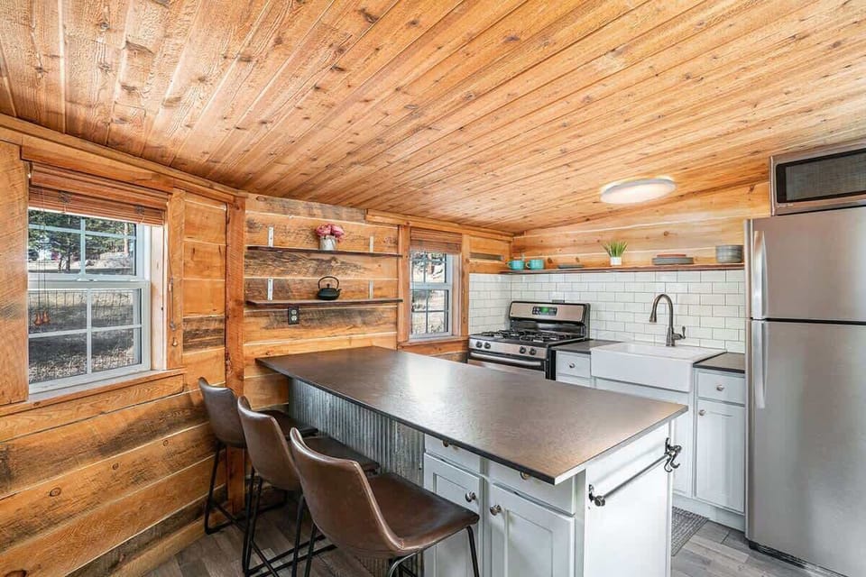 Kitchen/seating area