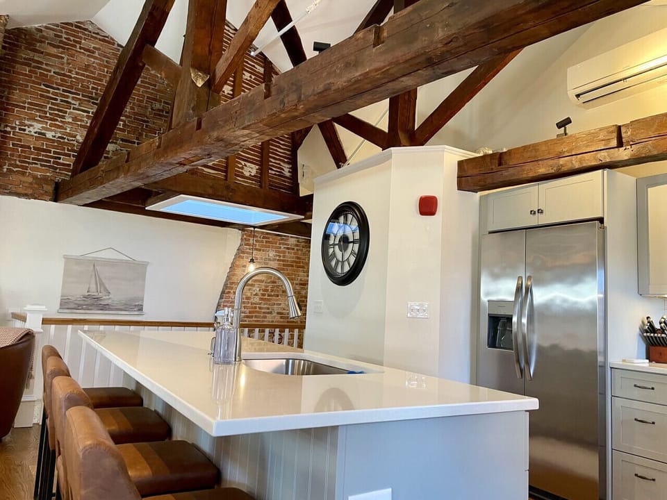Comfortable barstools at a fully equipped kitchen!