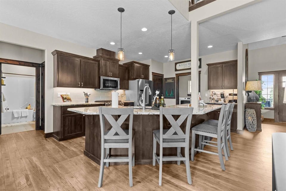 Open layout for easy access to all amenities!