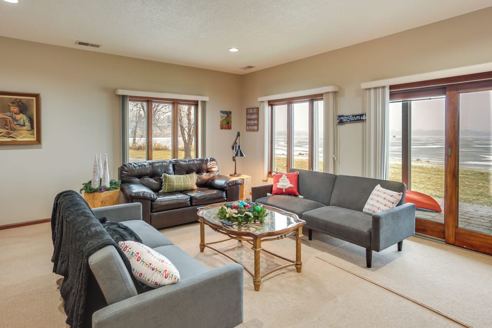 Howard Lake Vacation Rental | 2BR | 2BA | 1,755 Sq Ft | 4 Steps to Enter