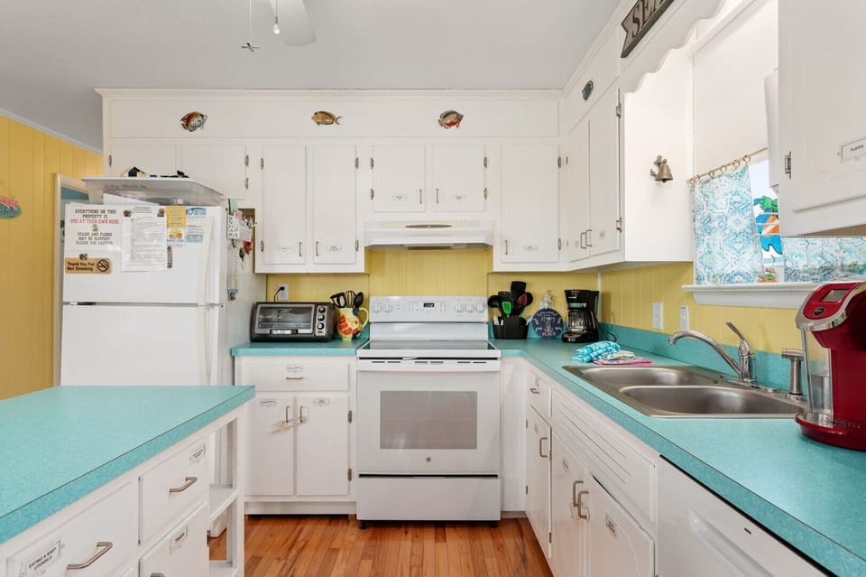 11-web-or-mls-2024-Wrightsville-Ave-Kitchen-V3