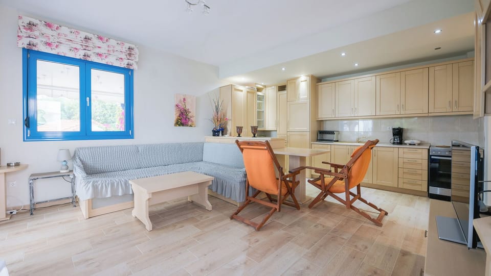 Serenity Beach Front Maisonette, Mola Kaliva (41)