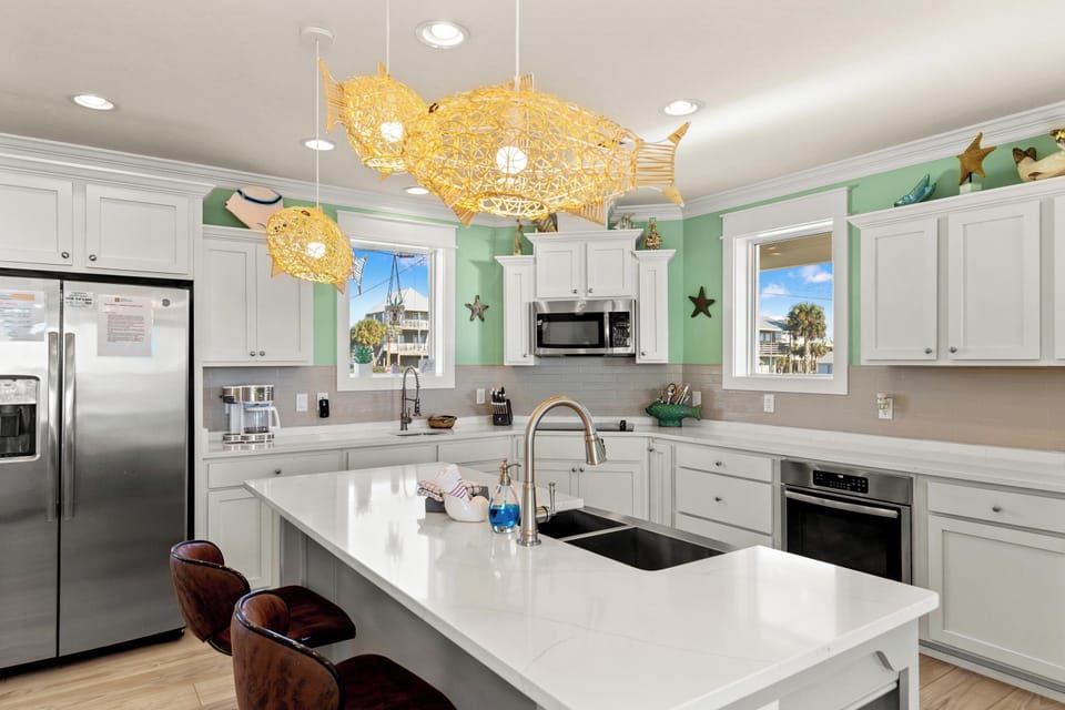 Kitchen with Breakfast Bar