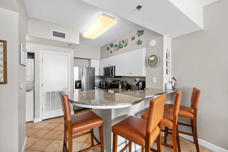 Kitchen with Breakfast Bar