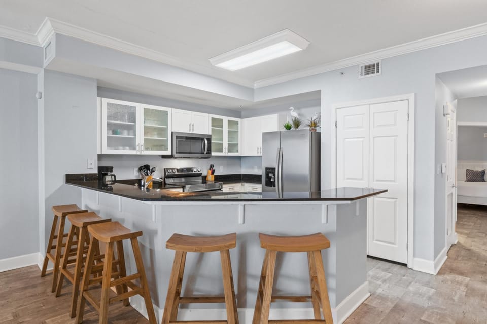 Kitchen with Breakfast Bar