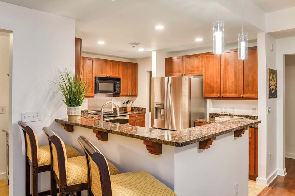 Breakfast Bar to Kitchen