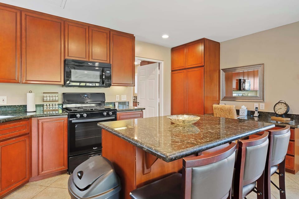 Counter seating for 3 