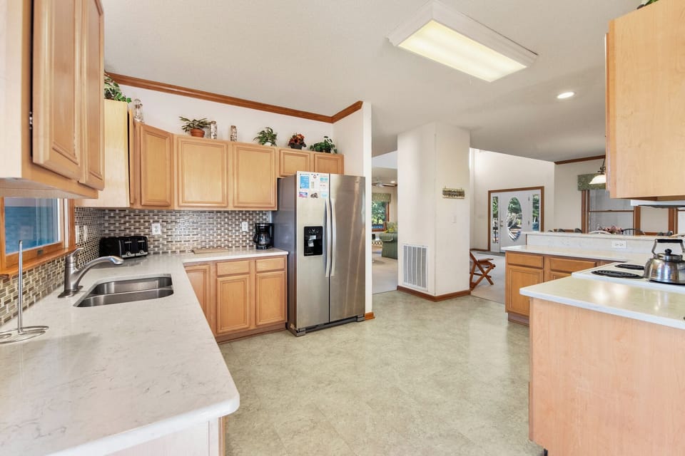 CL554: On Valentine Pond | Bottom Level Kitchen