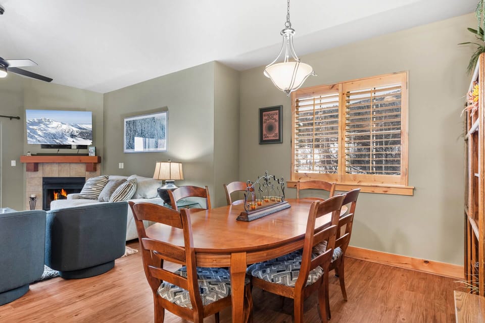 Vacation Rentals in Park City at Bear Hollow Lodges 1403: Dining Area