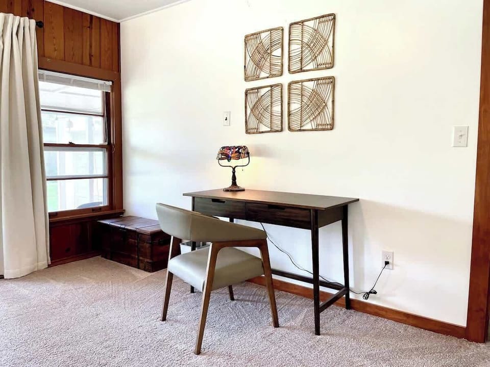 Guest Room Desk / Workspace