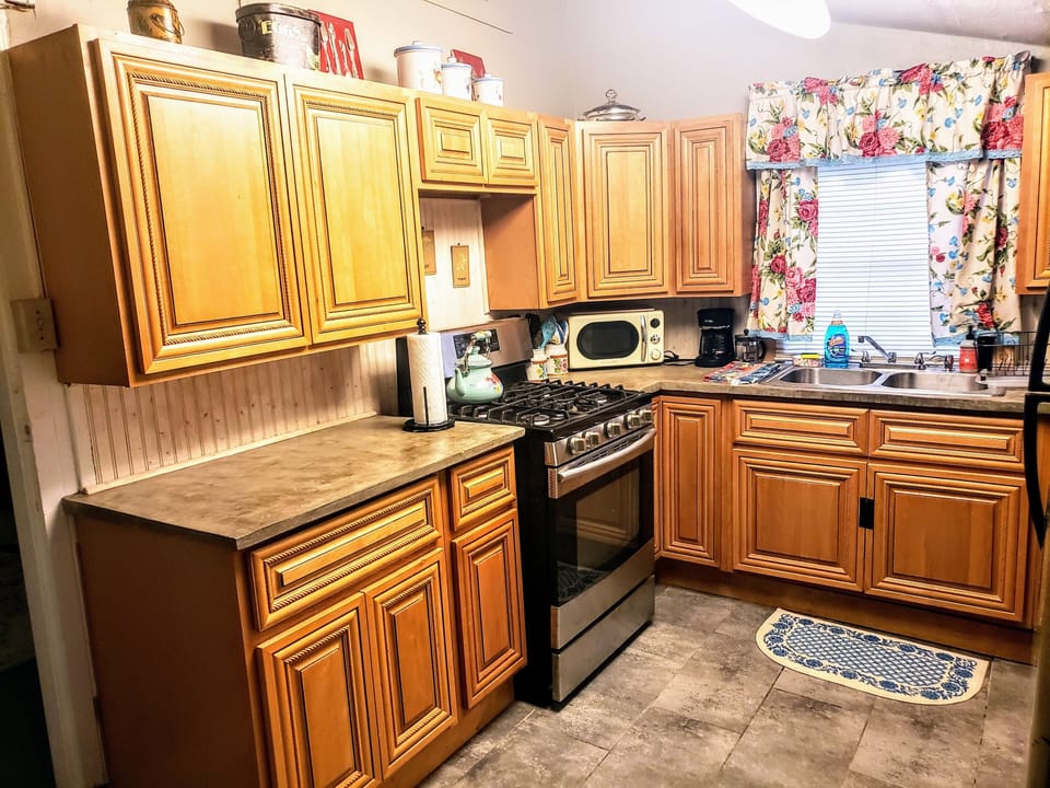 A toaster oven (not shown) is provided due to the oven being inoperable.