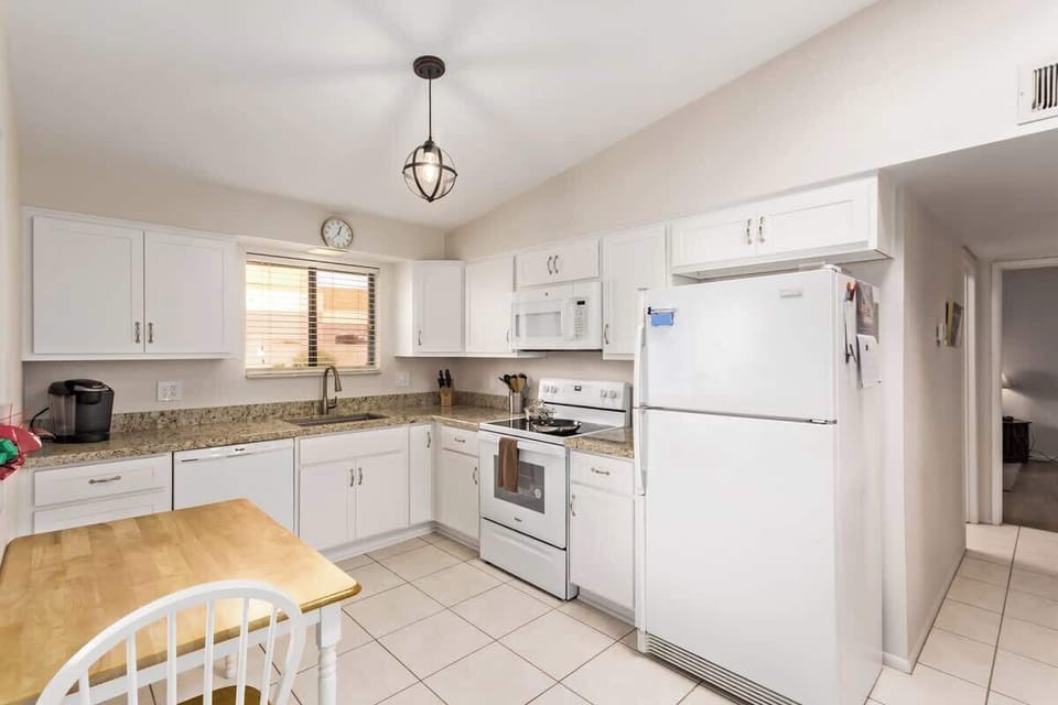 Fully stocked kitchen with all the modern appliances for your cooking convenience.